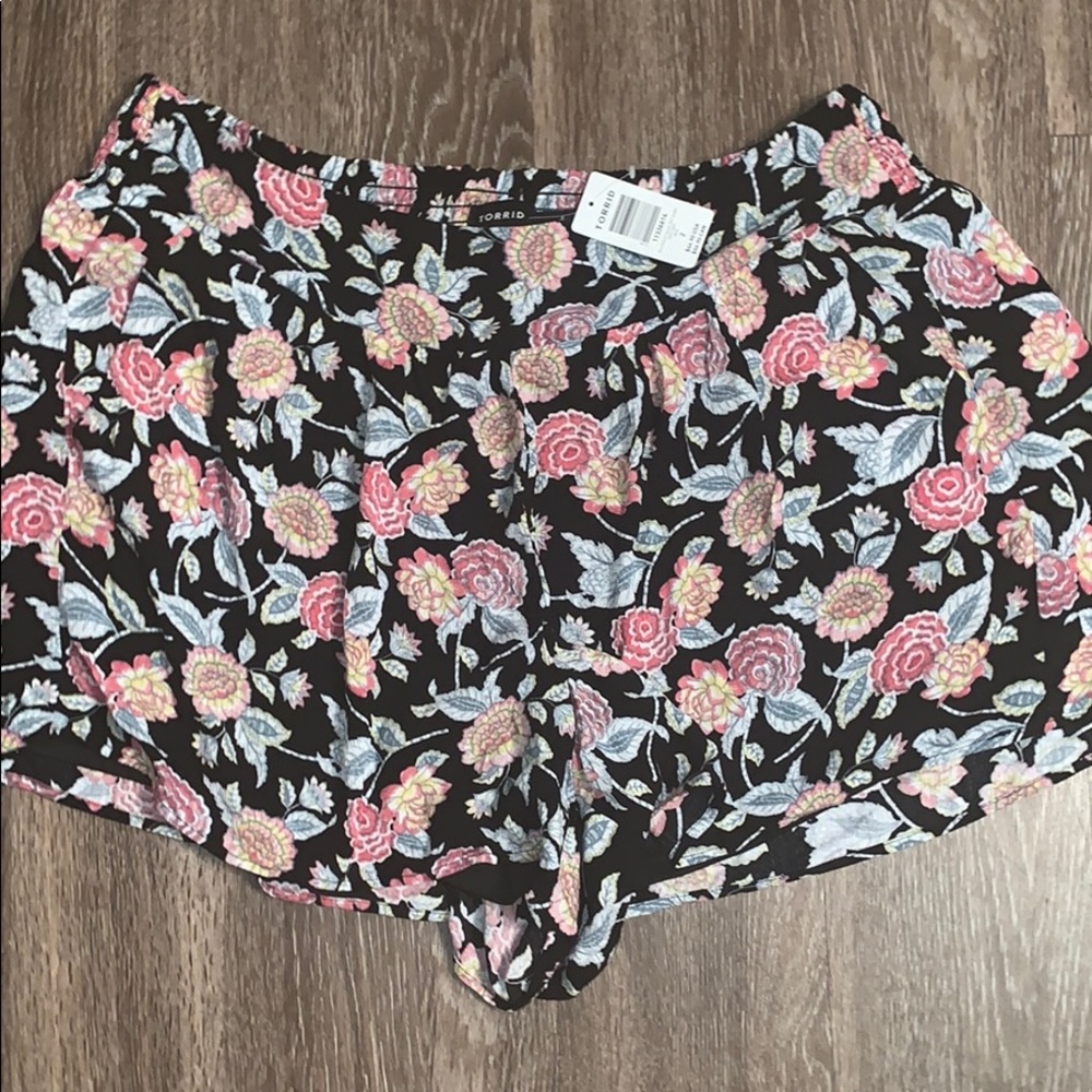 New Torrid size 2 floral/black shorts